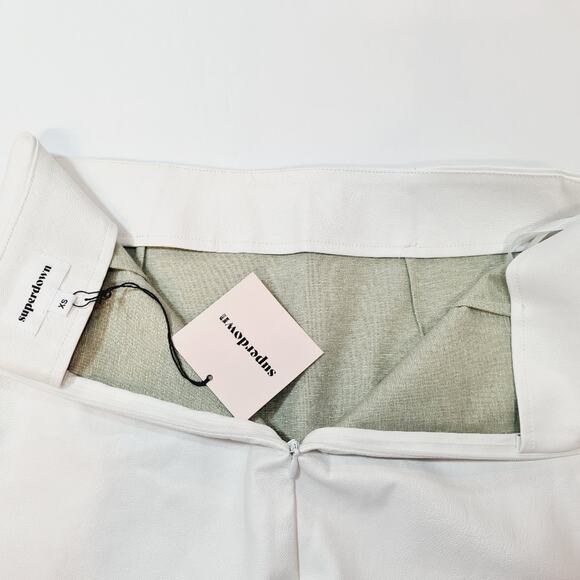 Superdown Trinity Faux Leather Skirt in White XS - Picture 5 of 12